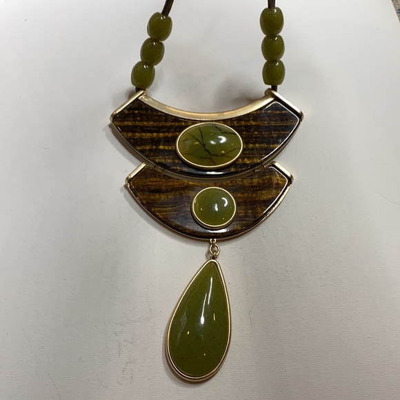Chico’s massive jade color statement necklace - Picture 12 of 12